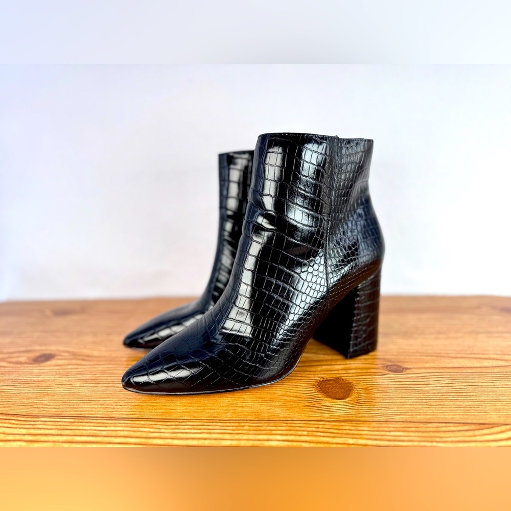 Women’s Express Black Vegan Leather Boots Block Heel Ankle Sz 8 Pointed Toe